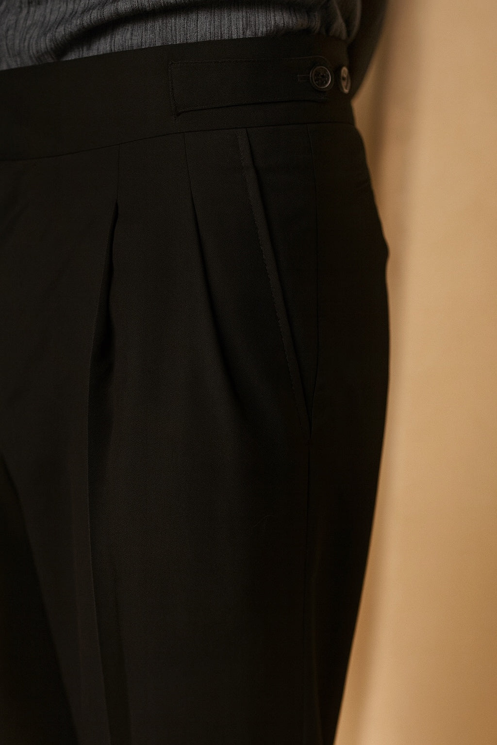 BLACK PLEATED PANT