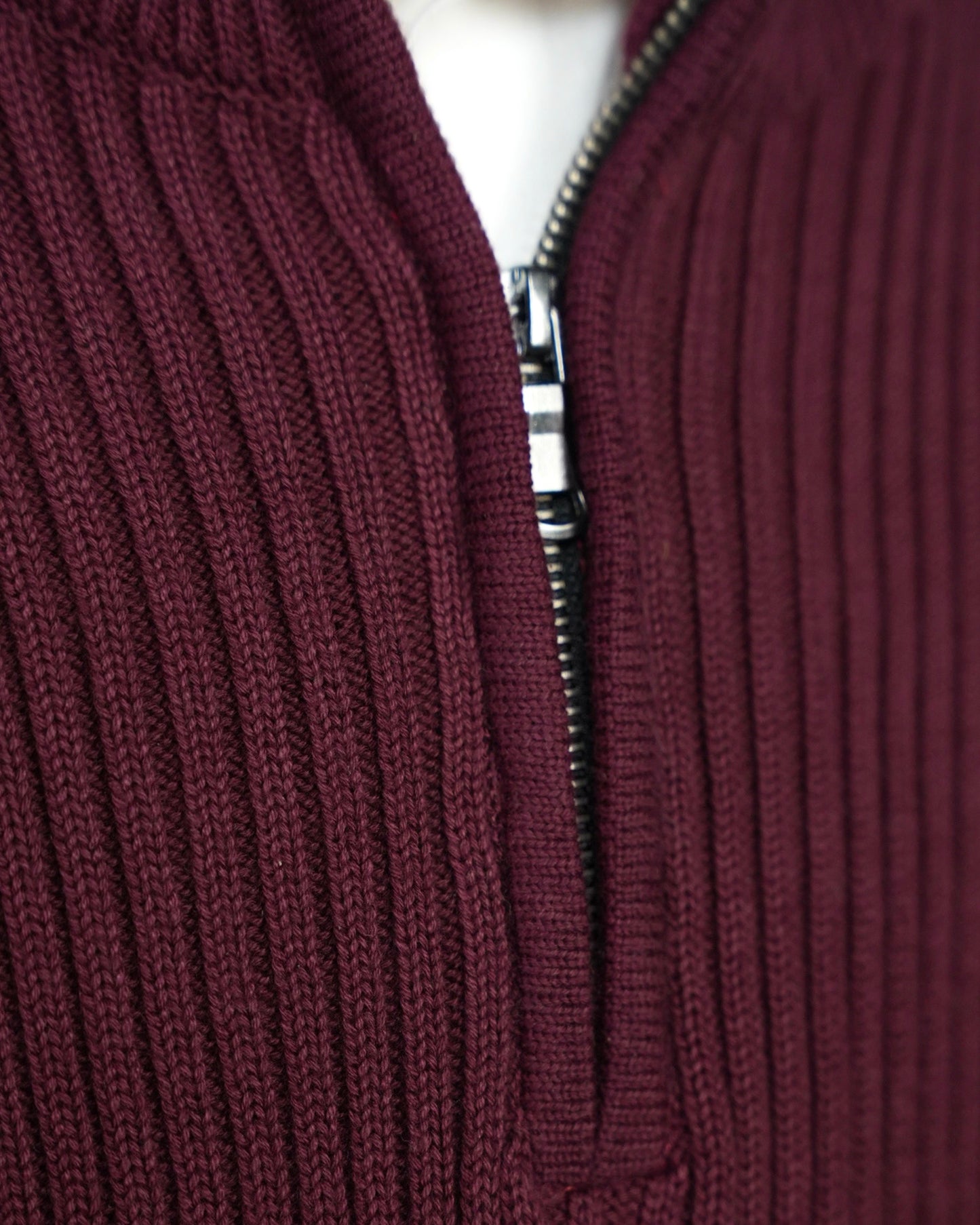 BURGUNDY KNITTED ZIPPER